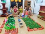 Bé hoạt động vui chơi