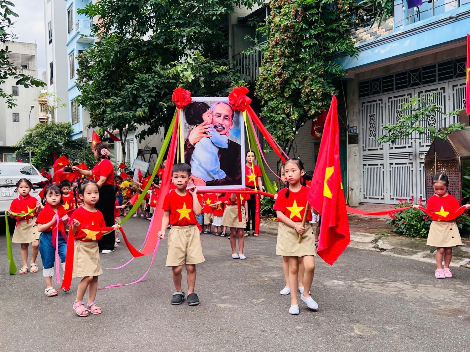 CHÀO MỪNG 51 NĂM NGÀY GIẢI PHÓNG MIỀN NAM - THỐNG NHẤT ĐẤT NƯỚC